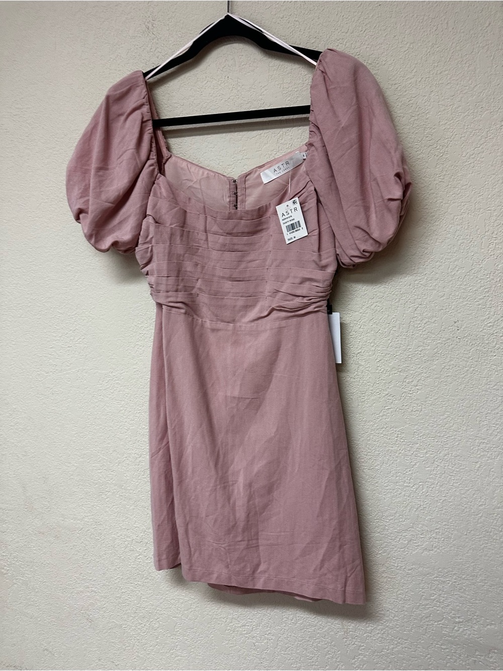 Astr NWT Pink Puff Sleeve Mini Dress size M - Picture 3 of 4